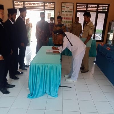 Penanda tanganan Berita acara